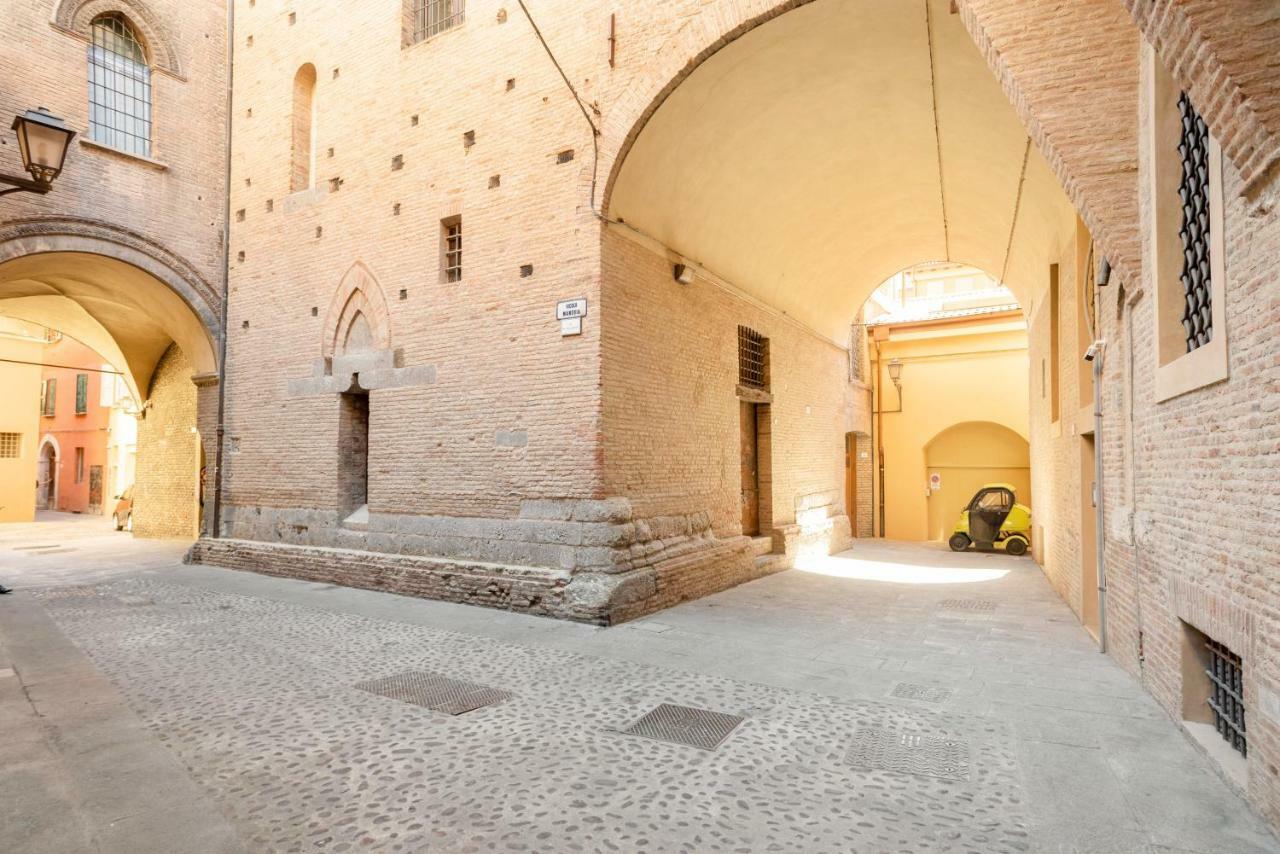 Lo Scrigno Delle 2 Torri! Nel Cuore Del Centro, Vicino A Via Rizzoli ボローニャ エクステリア 写真